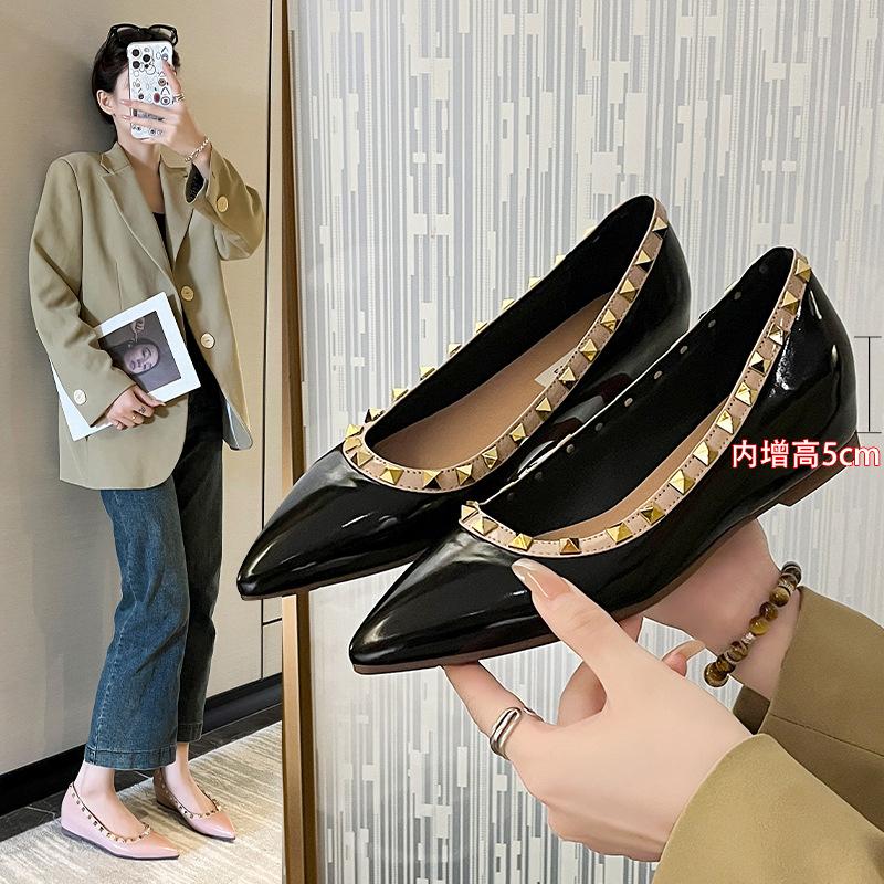 Fashion Rivet Height Increases, Bare Color Pointed 2025 Soft Patent Leather Women's Multifunctional Commuting Shoes