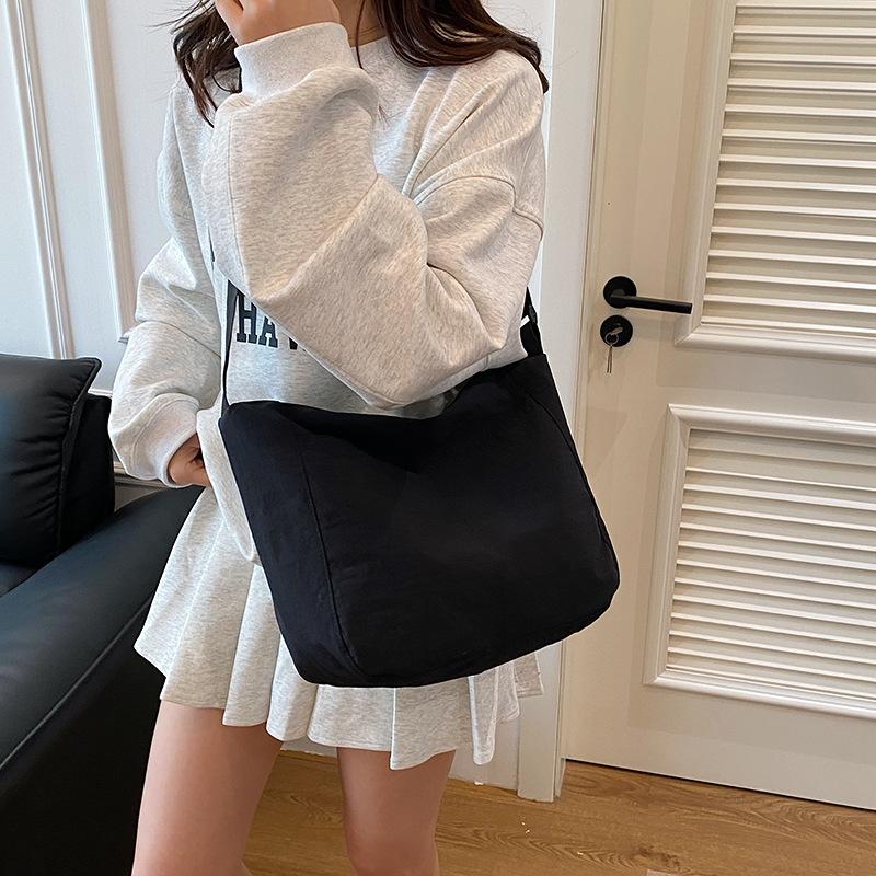 Large Capacity Casual Women's Bag Niche Design New Autumn and Winter Shoulder Bag 2025 Fashion Crossbody Tote Bag