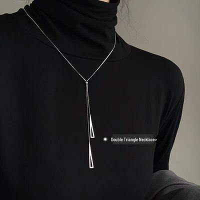 Japonia i Korea Naszyjnik Podwójny Trójkąt: Elegancki, Luksusowy Choker na Jesienno-Zimowy Sweter, Wszechstronny Modny Design.