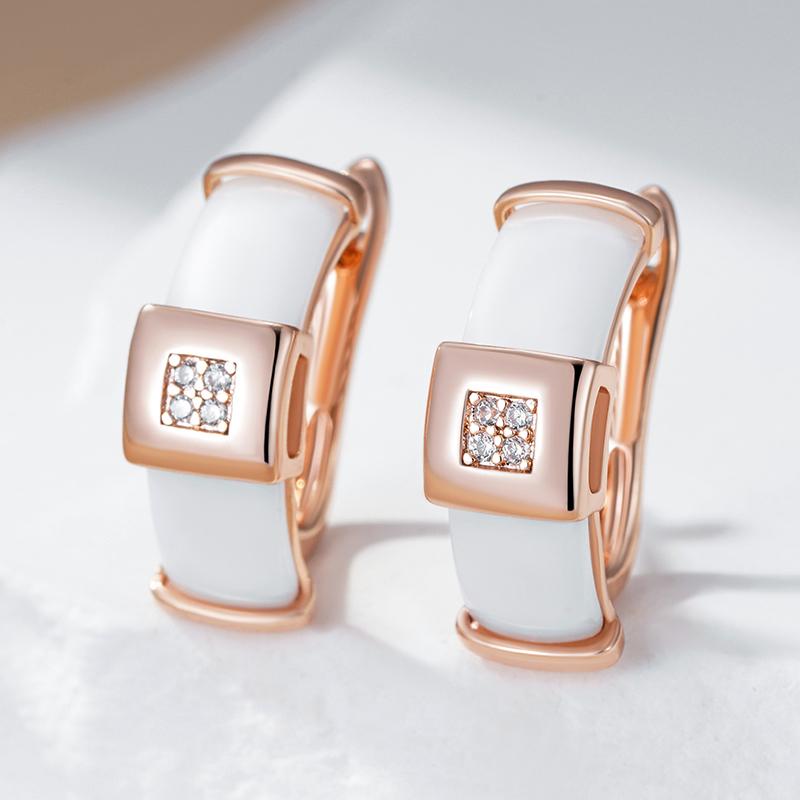 Einzigartige Gebogene Weiße Keramik Damen Goldene Ohrringe Weißer Zirkon Glänzende Quadratische Persönlichkeitsschmuck Passende Ringe