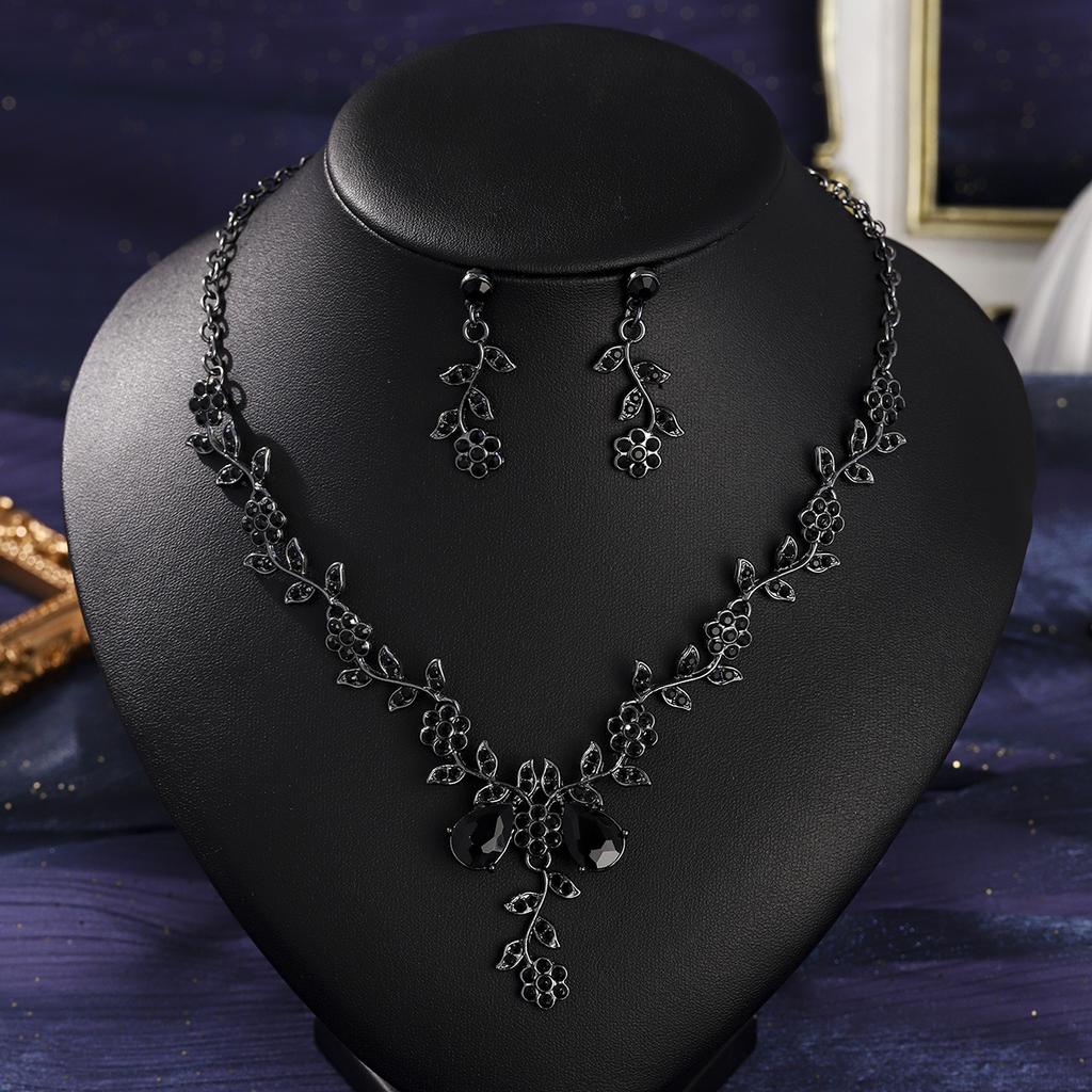 European and American Retro Necklace Earrings Set Bridal Wedding Banquet Dress Accessories Exaggerated Luxury Ruby Two-piece Set 2026