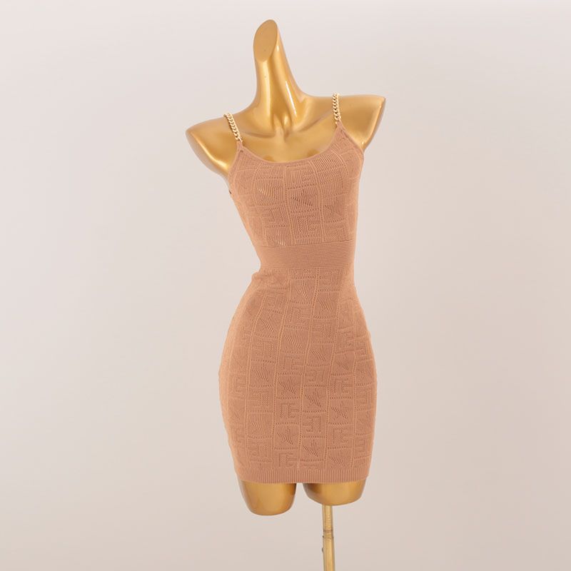 

Жаккардовая вышивка Тотем Гяру Цепь Юбка на бедрах Западный стиль Сексуальное трикотажное платье-сарафан с U-образным вырезом Короткое платье Flawed silks One size