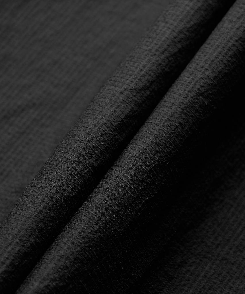 New Balance Nbnag21503 / Uni Air Ultraleichte Kapuzen-Windjacke (Schwarz)
