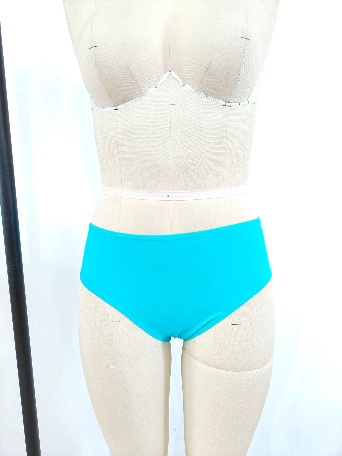 

Женский разноцветный купальник: Слитные, Раздельные и Бикини XL