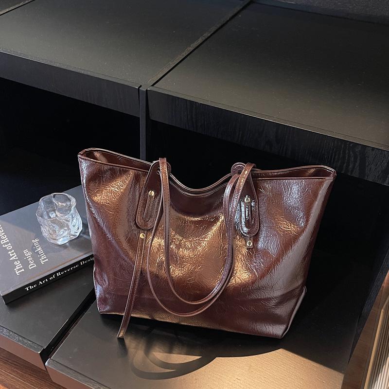 

2025 Women s Retro Fashion Shoulder Tote - Large Capacity, Versatile & High-End Style 43*14*30 cm