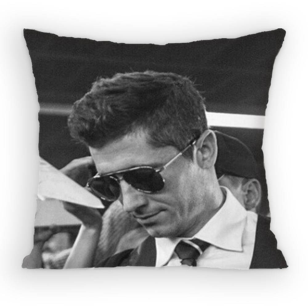 Robert Lewandowski Pillow Case Antidustmite Pillowcase Invisible Zipper Silky Sofa Cushion Cover for Bedroom