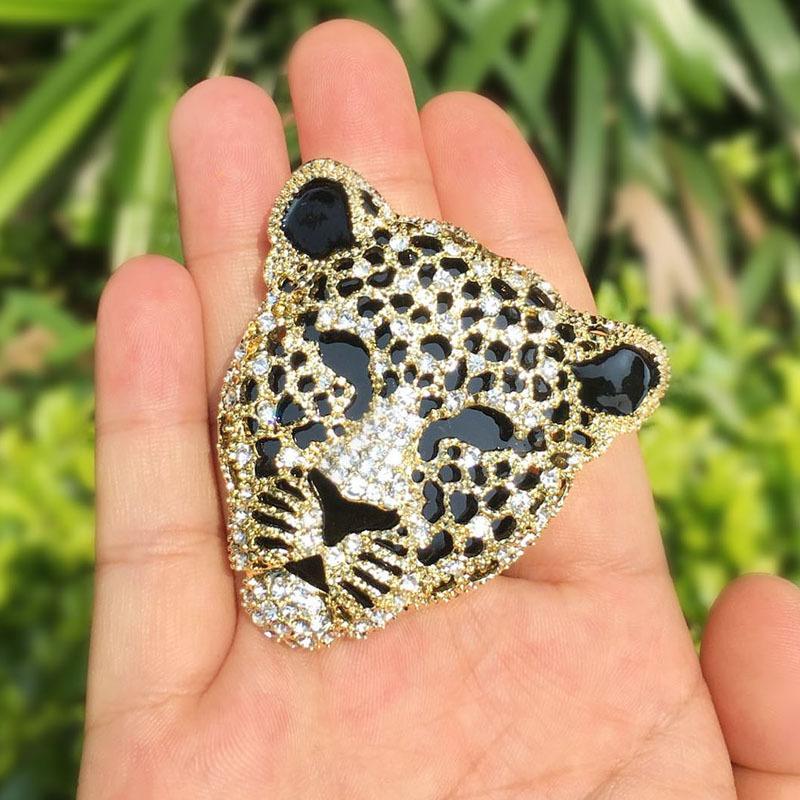 

A Leopard-head Brooch for Men, Featuring A Unique Diamond-encrusted Animal Brooch with A Niche and High-end Feel золотий