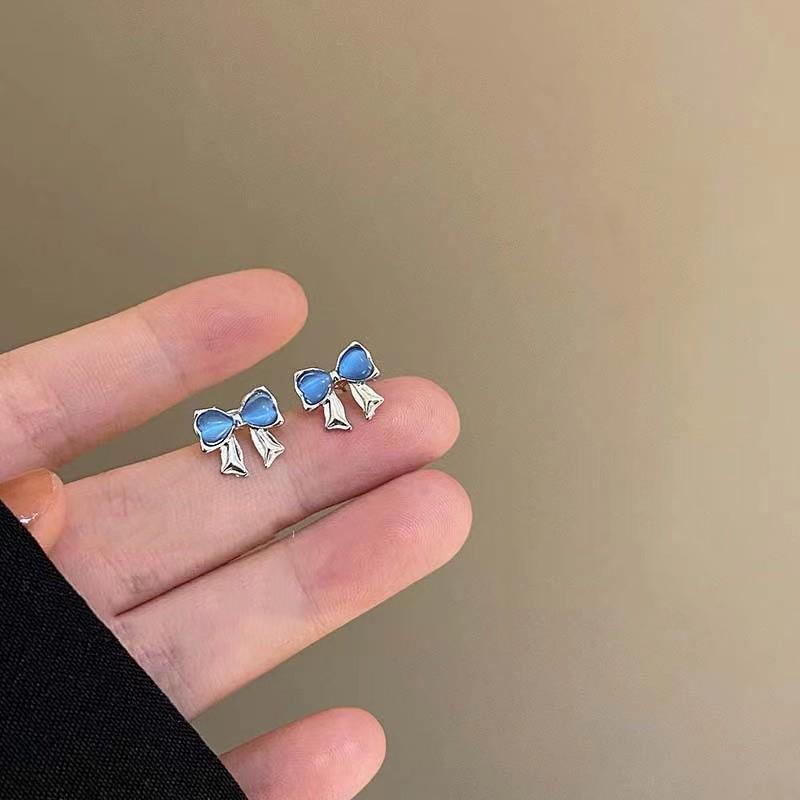 

Мини серьги-пусеты с синим камнем «кошачий глаз» в форме бантика для женщин - модный аксессуар 2025