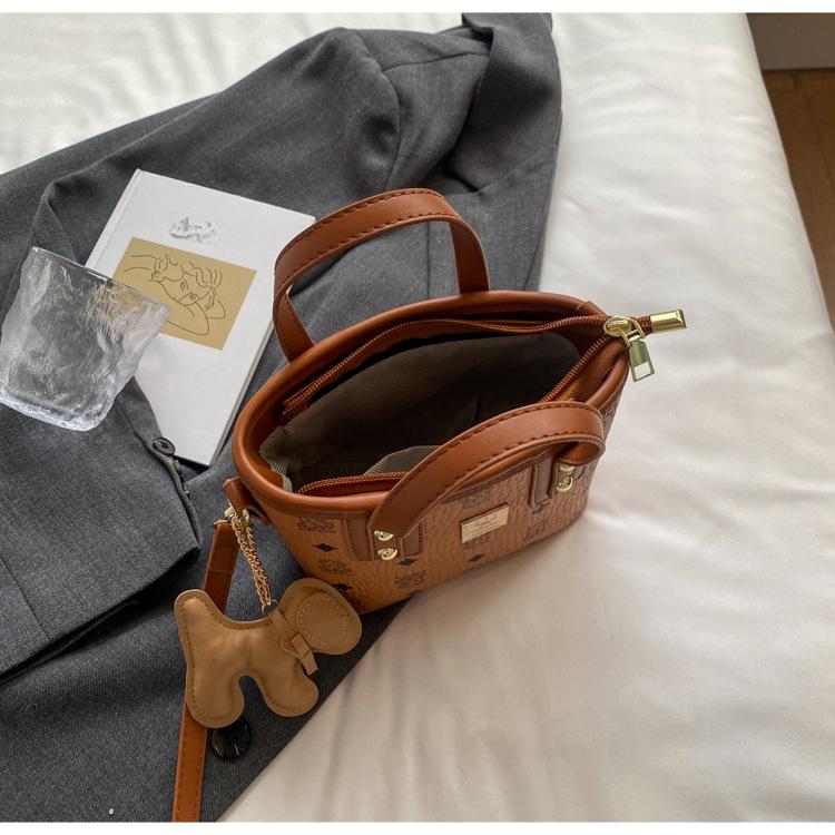 Brand Design Bucket Small Bag for Women 2024 New Fashionable Commuter Handbag Trendy Single Shoulder Diagonal Crossbody Bag