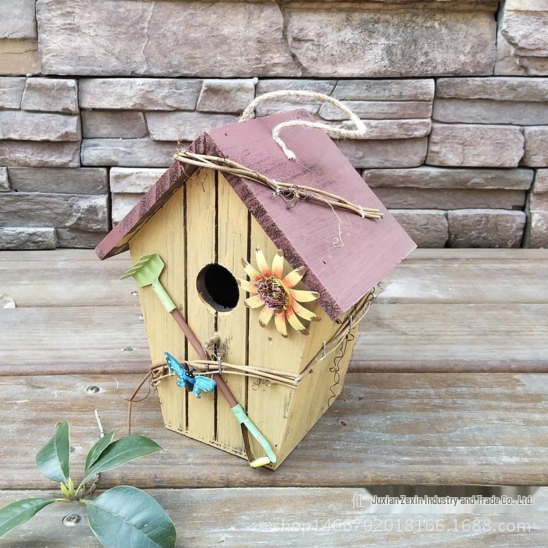 Rustic Cabin-Style Wooden Birdhouse - Outdoor Hanging Pastoral Decoration