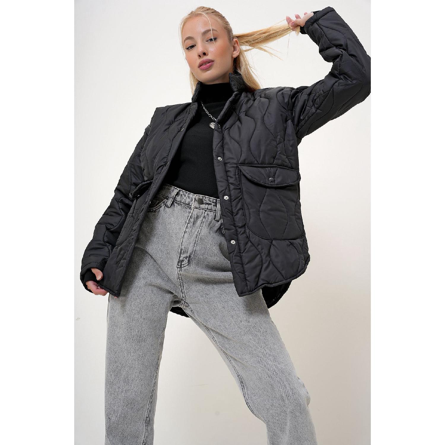 

Женское черное стеганое пальто с воротником на подкладке и двойными карманами Prm1105 S чёрный