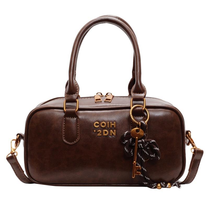Hand carry baseball bag women's retro versatile shoulder bag autumn and winter niche high-end casual women's bag