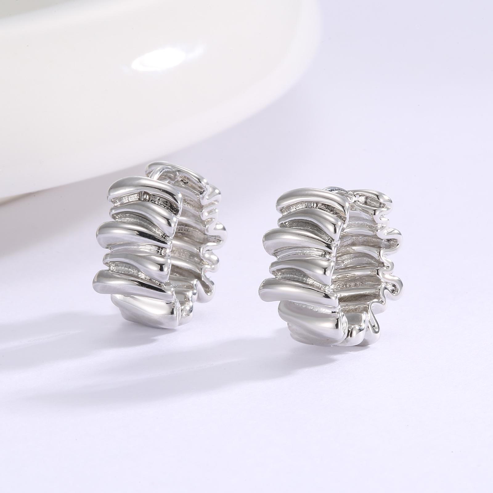 

Милые и изысканные модные серьги-пряжки Love Ear, две пары сережек из титановой стали, легкие, роскошные, темпераментные, высокие, универсальные серьги