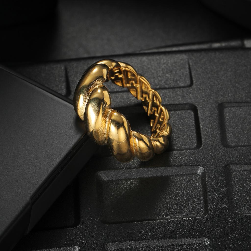 European and American New Twist-shaped Titanium Steel Jewelry Casting Rings European and American