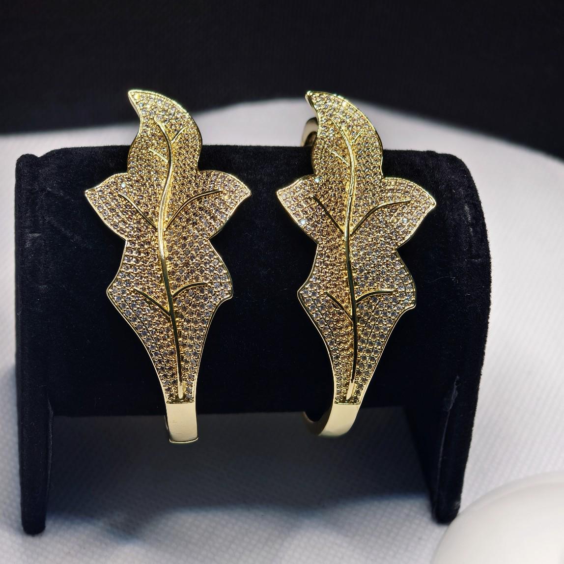 

Elegant Large Leaf Zirconia Unisex Bracelet золотий