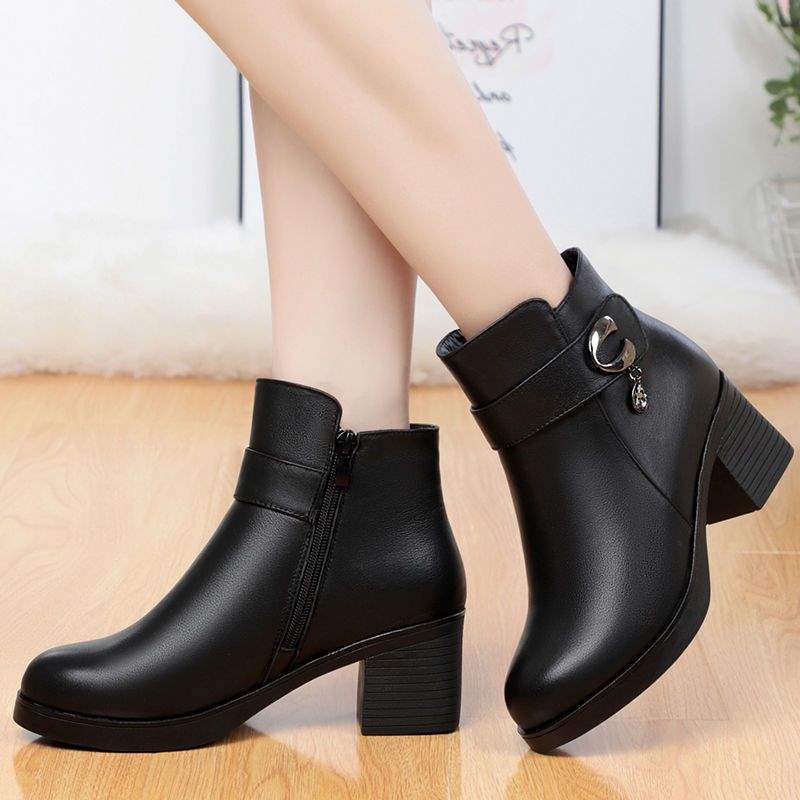 Mother short boots cotton shoes women's winter velvet warm real soft leather women's middle-aged leather shoes heel non-slip the elderly women's shoes