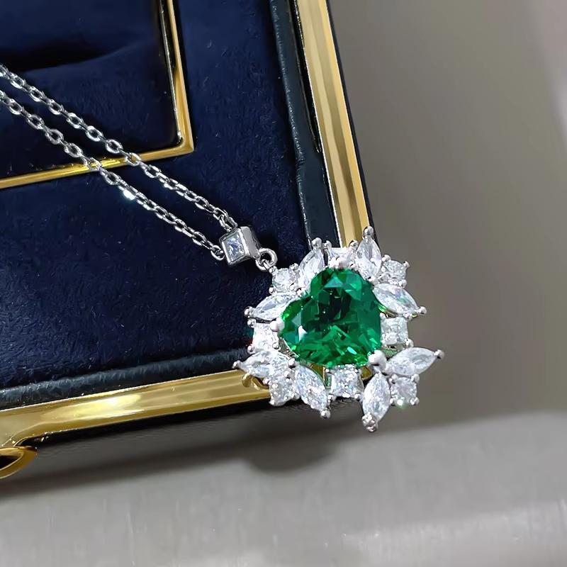 New S925 Silver Emerald Heart-shaped 5A Zircon 8*8 Necklace Ice Flower Design High-end Female Jewelry