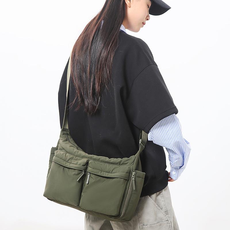 Shoulder Bag Water-repellent Messenger Bag For Men And Women Students Lightweight Commuter Crossbody Bag