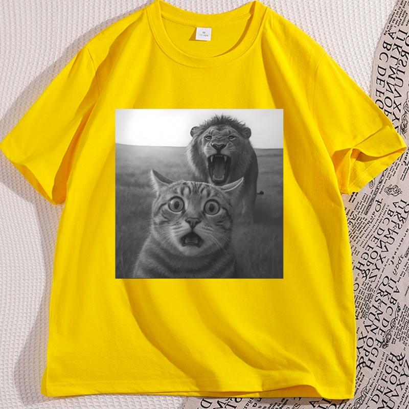 

Cat with Lion Selfie T Shirt Funny Cotton Short Sleeve Cat Lovers Tshirt Unisex Women Oneck Cotton Unisex Clothing Y2k Tees Tops 3XL