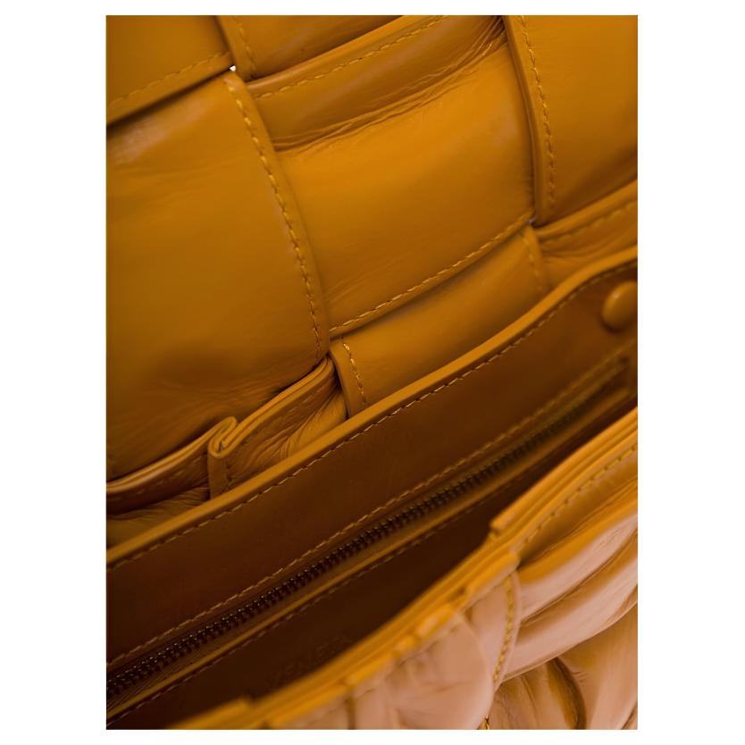 Bottega Veneta Borsa a Spalla Donna Cassette Muse Finitura Ottone Intreccio Pelle Pieghettata Tessuta Marrone 717089V2FY17713