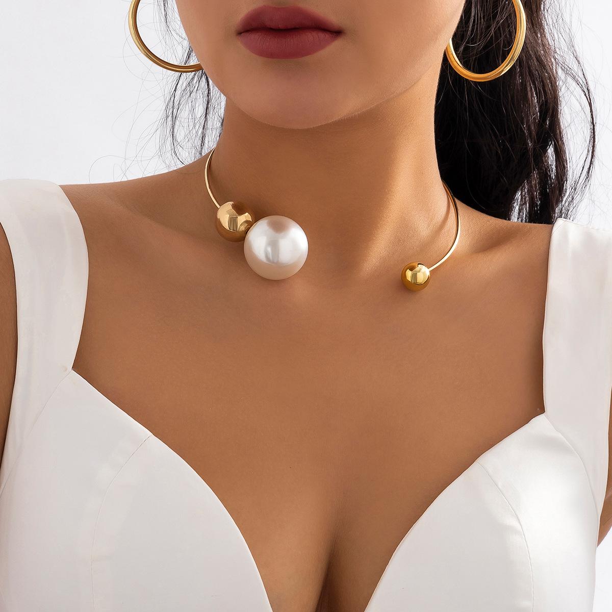 

European and American Asymmetrical Round Ring Choker Necklace with Imitation Pearl Beads for Women