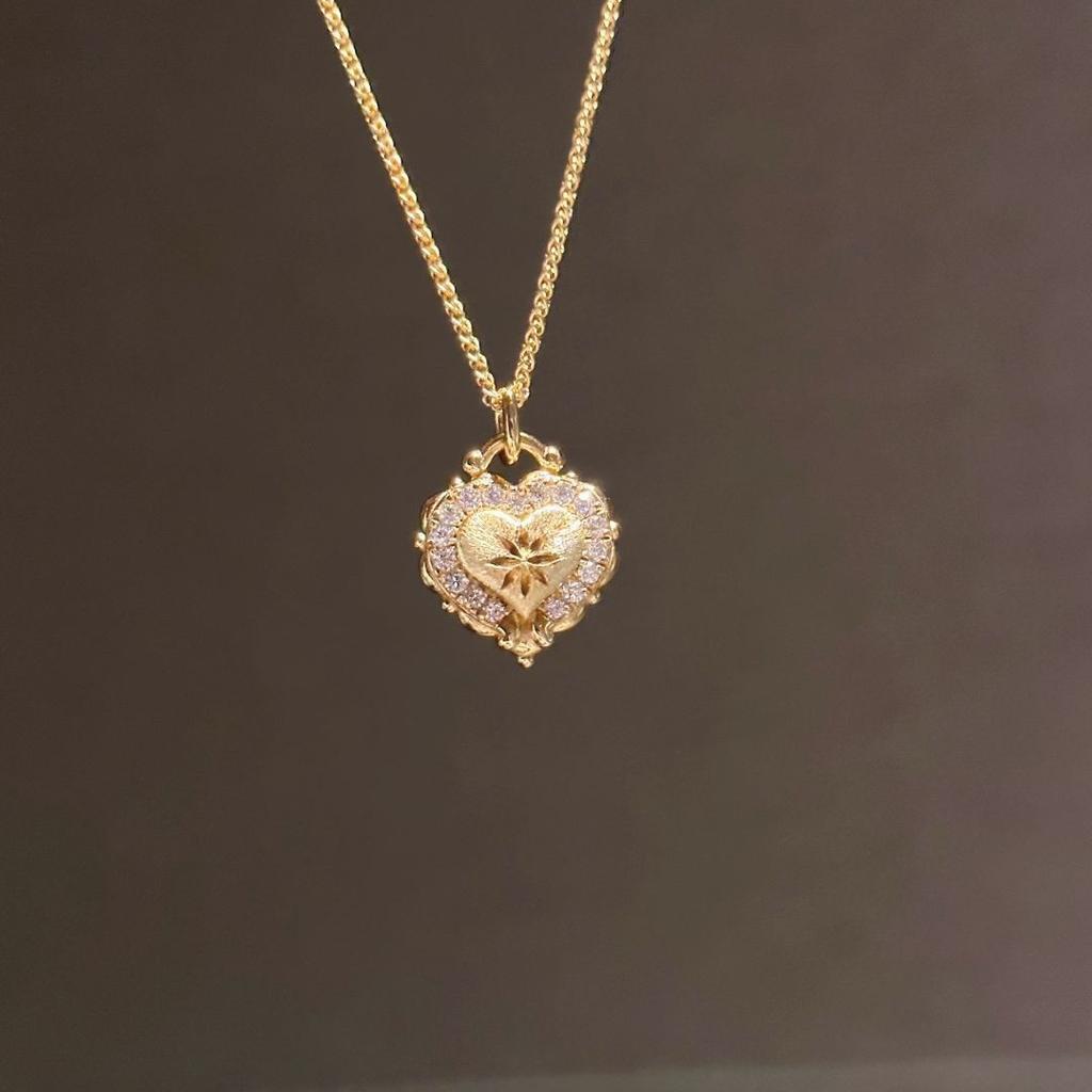 Creative and Dreamy Palace Style Brushed Inlay Diamonds Heart-shaped Pendant Necklace Light Luxury Collar Chain Wedding