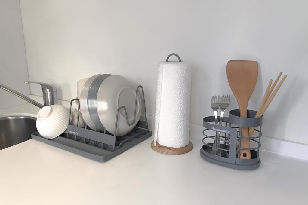 Roommate Wooden Pedestal Kitchen Paper Holder | Oak Base for Stability | Simple and Stylish Kitchen Storage | Perfect for Housewarmings and Weddings |