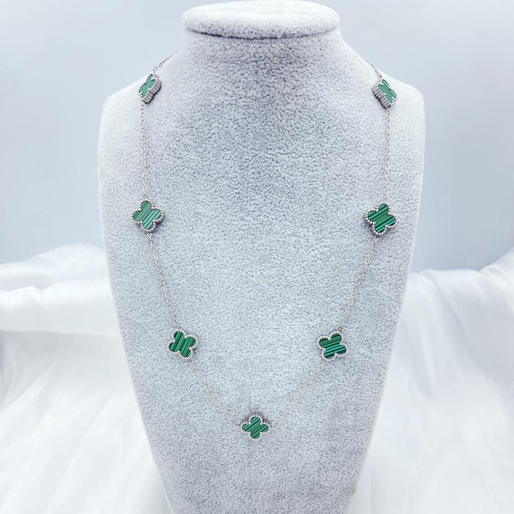 Collier de fleurs de trèfle à quatre feuilles pour la mode féminine, tempérament de luxe léger, chaîne de pull haut de gamme à sept fleurs