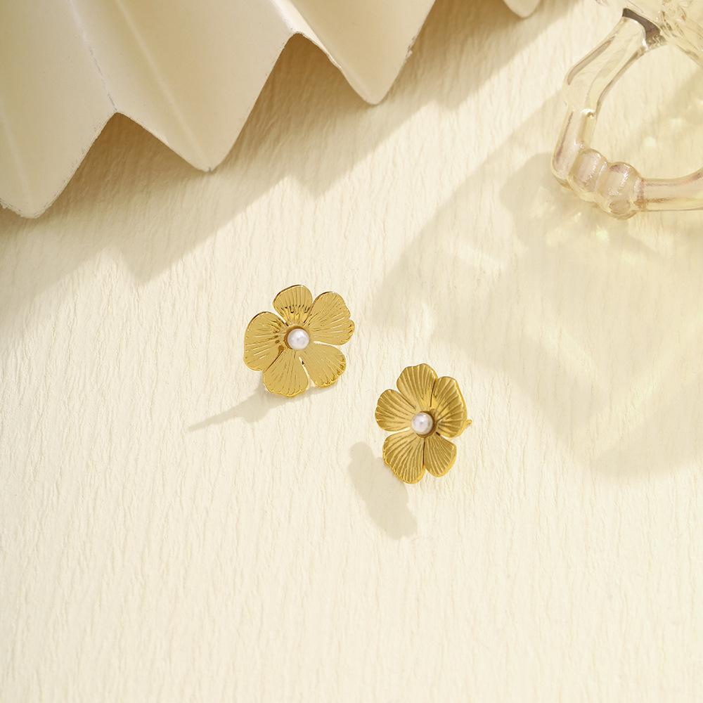 Retro Texture Pearl Earrings Exaggerated Stainless Steel Metal Wind Flower Stud Earrings Temperament Niche Design Earrings