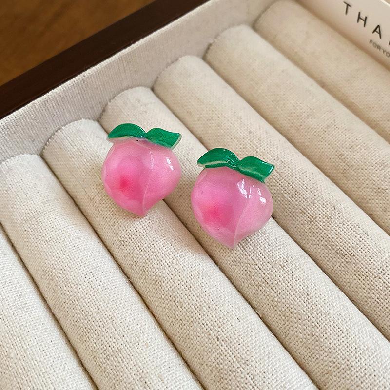 

Серьги-пусеты Вишня с эмалью и инкрустацией бриллиантами: Серьги в пасторальном стиле со сладкой и дерзкой атмосферой, стильный дизайн