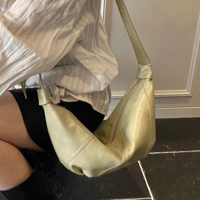 2025 new casual simple Hong Kong style soft leather shoulder dumpling bag fashionable versatile high sense commuter messenger women's bag