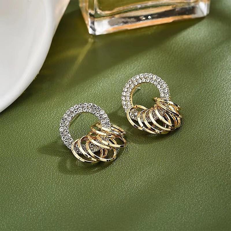 European and American style retro Hong Kong style earrings with circle earrings, light luxury temperament, internet famous cool style ear accessories