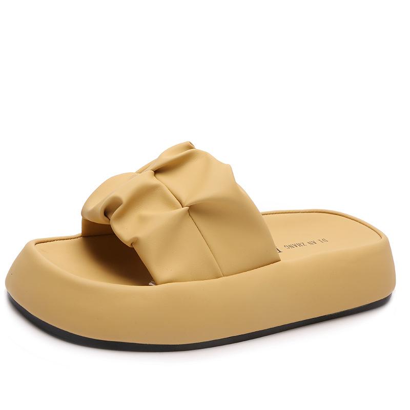 Cool slippers women's summer wear 2025 new thick-soled pregnant women's beach sandals beautiful French evening breeze one-word drag