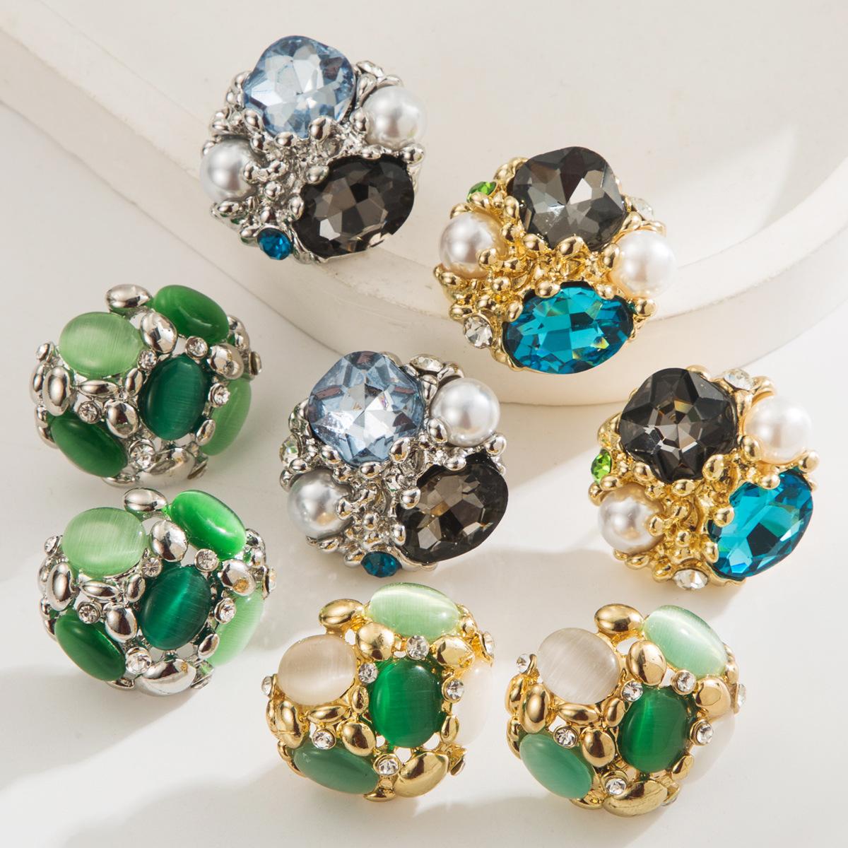 

Korean Fashion Super Shiny Round Cat s Eye Stone Inlaid Pearl Earrings for Women, Unique Exaggerated Niche Design Evening Earrings Gold-white green