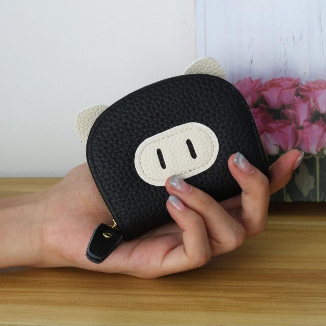 

Lady s purse, in hand. чорний