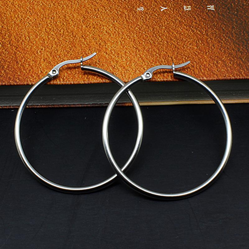 Classic 316L Stainless Steel Large Hoop Earrings: Versatile Titanium Round Hoops for Women with European and American Style.