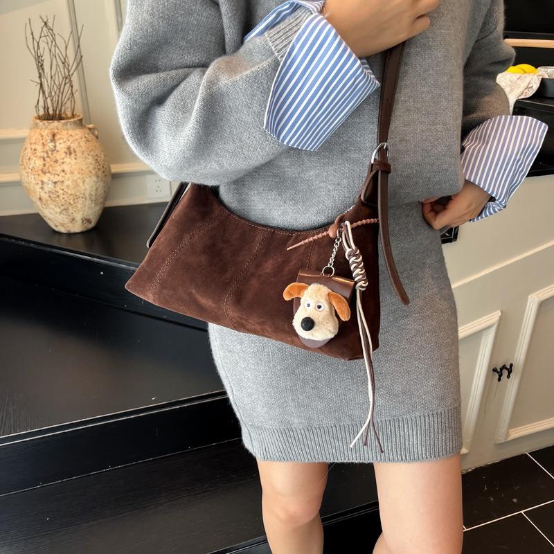 Retro bag women's large-capacity new autumn and winter niche design shoulder messenger bag commuter dumpling bag