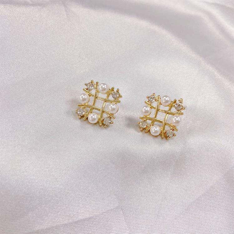 

Серьги-пусеты из серебра 925 пробы, геометрические квадратные с жемчугом, 2025, новые серьги с темпераментом, простые серьги для личности, женский тренд