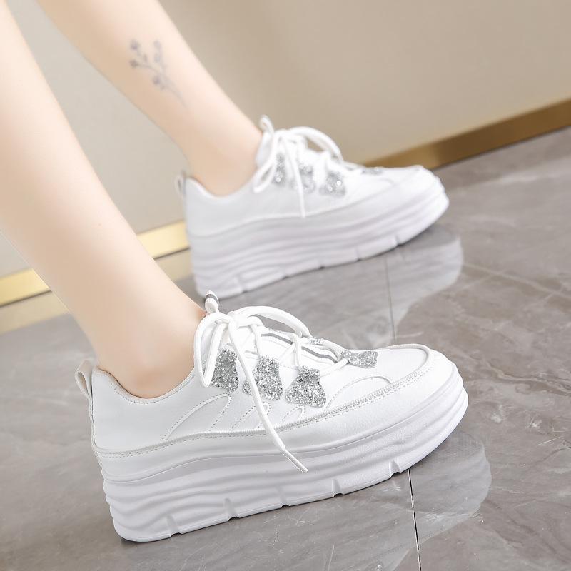 Autumn women's shoes 2025 new breathable little white shoes children's Korean version versatile inner height increase sports and leisure board shoe