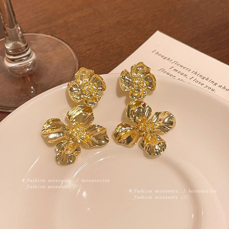 Hochwertige Metall-Blumenohrringe mit S925 Silberstift für Damen - Europäischer & Amerikanischer Kalter Stil