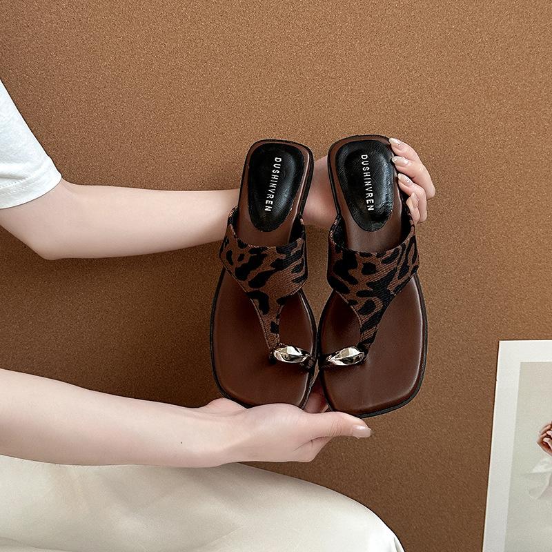 Summer thick heel set toe slope heel cool slippers women's outerwear with skirt ins beach sandals heightened platform flip-flops