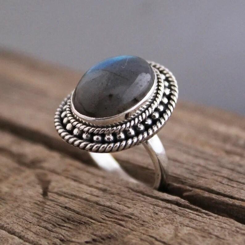 Ovaler Edelsteinring aus natürlichem Labradorit, handgefertigter Ring, böhmischer Ring, 925er Sterlingsilber, handgefertigter Ring, Hochzeitsgeschenk, Jubiläumsgeschenk