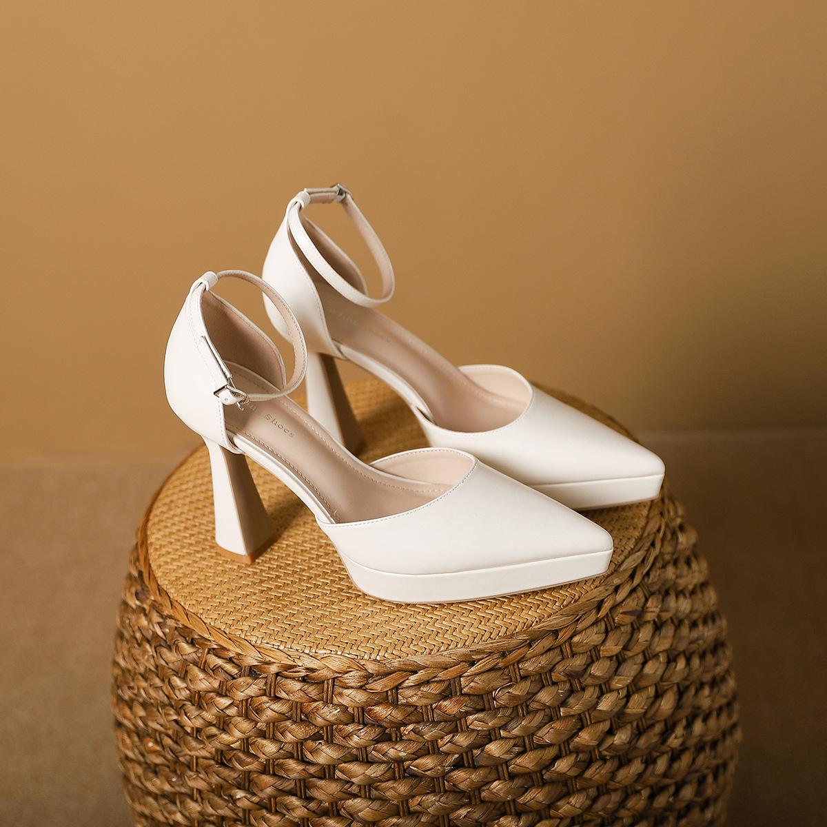 

899-2 Sweet hollow pointed stiletto sandals new French temperament buckle high heels fashion women s shoes 35