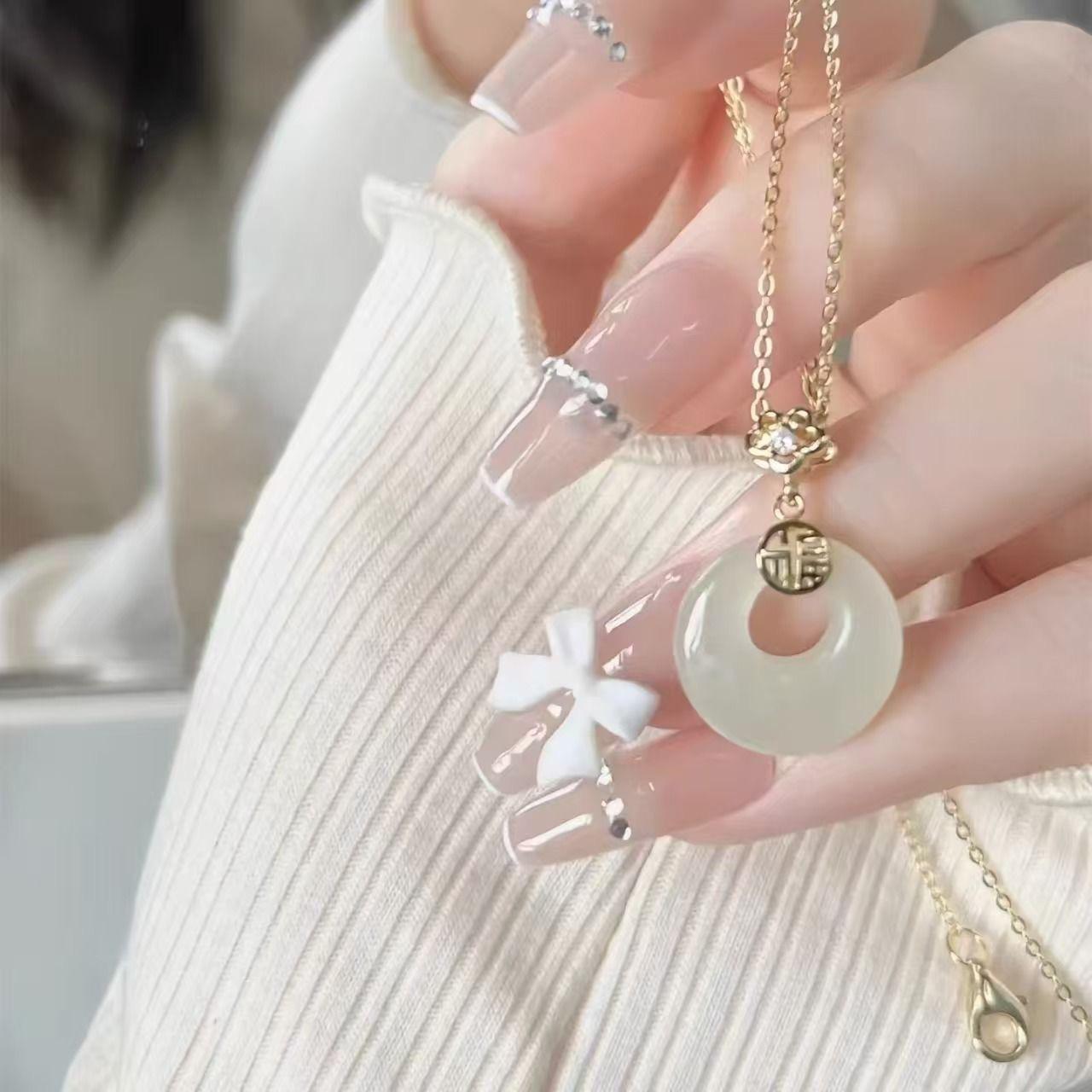 

Новое ожерелье с пряжкой безопасности на удачу в китайском стиле, женский кулон с иероглифом удачи, подарок для девушки и матери, нишевый стиль в китайском стиле