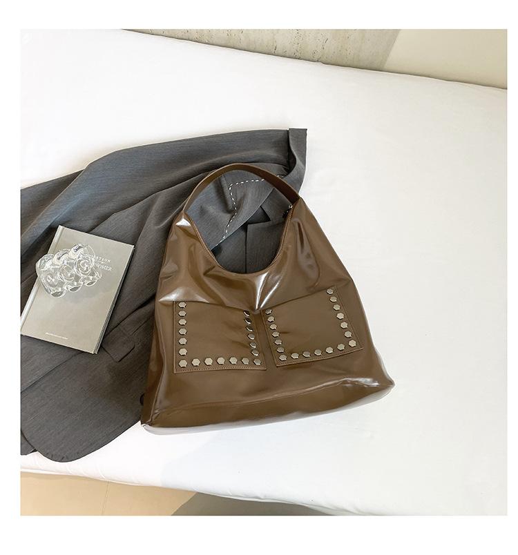 Retro Rivet Oil Wax Leather Red Bag Women's New Large-capacity Design Commuter Bag Tote Bag Tide