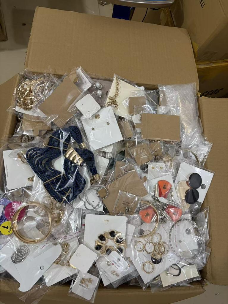 Bulk Assorted Women Jewelry 80-120Pcs Per Kg Mixed Earring Necklace Bracelet Ring