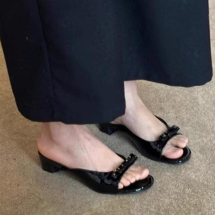 2025 new French patent leather black bow sandals women's versatile simple low-heeled casual open-toed slippers