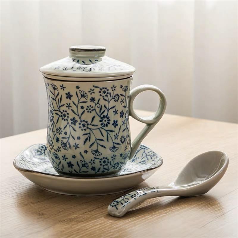 Modrobílý porcelánový šálek na čaj Keramický ručně malovaný Retro hrnek s oddělovačem na vodu a víčkem s filtrem Kancelářské šálky na čaj Nápojové nádobí