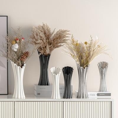 Speziell geformte gestreifte Keramikvase, Einfacher Blumeneinsatz, Hochwertiges Gefühl, Vielseitige Heim-Softdekoration, Leichter Luxus, Kreatives Ornament