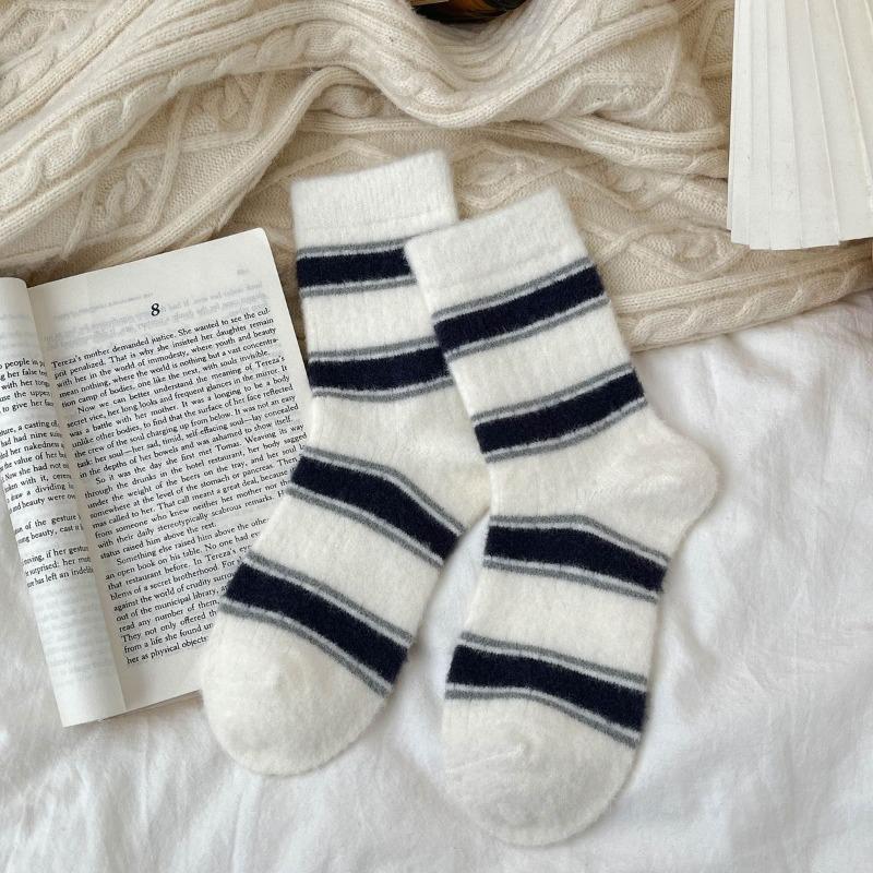 5 pairs Women Navy Bear Australian Velvet Mid Calf Socks Autumn Winter Fleece Thick Warm Heart Lace Trim Indoor Floor Socks Cozy Home Thermal Hosiery